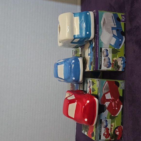 SMALL VEHICLE PLANTERS - Picture 3 of 7